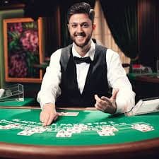 Statistik meja dan riwayat putaran terbaru Tampilan statistik meja Teen Patti dengan history putaran terbaru